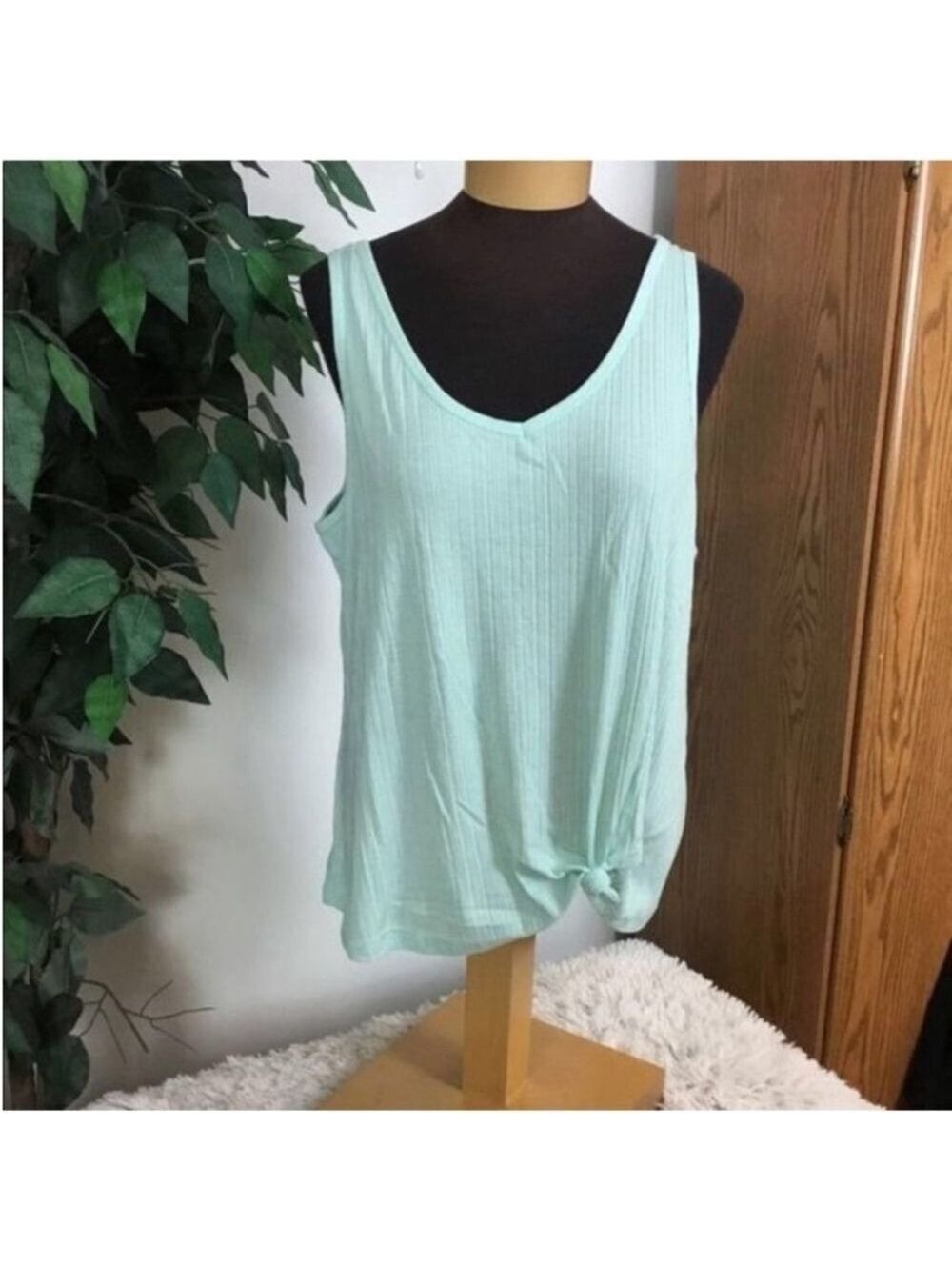 SO double V Neck knotted front tank Woman’s Juniors XL hush turquoise
